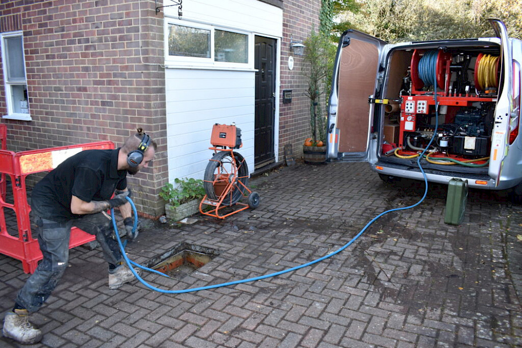 Troubleshooting Your Blocked Drain Woes in Woking and Molesey - Picnob