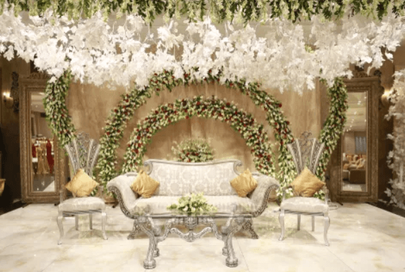 Flower Wall is the Ultimate Wedding Statement Piece